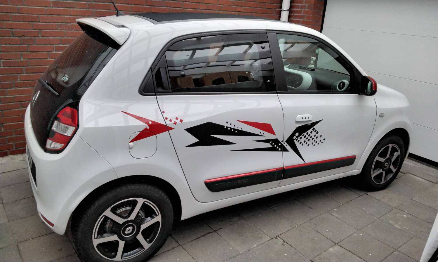 Renault Twingo Set 545 schwarz/dunkelrot // Foto: Bärbel Wendt