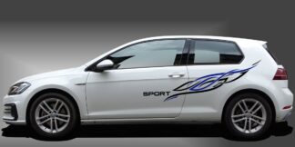 Aufklebe Tattoos in Schwarz und Blau auf weißem VW Golf 7