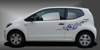 Aufkleber Blumen in Schwarz und Blau auf weißem VW UP