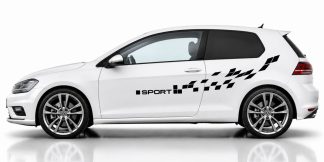 Aufkleber Seiten in Schwarz auf einem weißen VW Golf 7