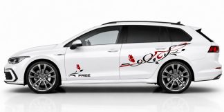 Auto Blumen in Schwarz und Dunkelrot auf einem weißen Golf 8 Variant