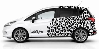 Auto Camouflage in Schwarz auf einem weißen Ford B-Max