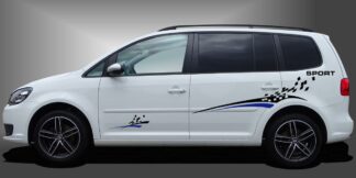 Auto Dekorstreifen in Schwarz und Blau auf weißem VW Touran