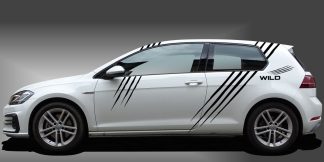 Auto Kratzer als sportlicher und ausgefallener Auto-Sticker in Schwarz auf weißem VW Golf 7