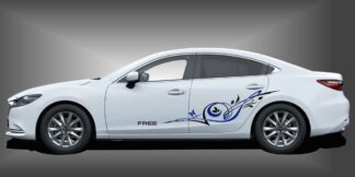 Auto Seitenaufkleber Blumen in Schwarz und Blau auf weißem Mazda 6