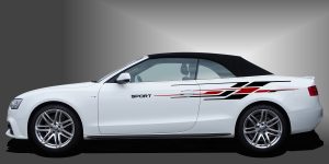 Auto Style Tuning in Schwarz und Dunkelrot auf weißem Audi A3 Cabrio