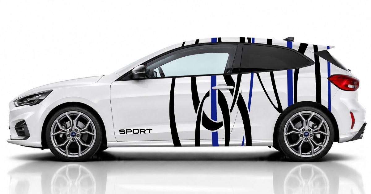 Auto Tuning Aufkleber in Schwarz und Blau auf einem weißen Ford Focus