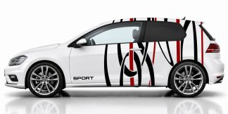 Auto Tuning Aufkleber in Schwarz und Dunkelrot auf einem weißen VW Golf 7