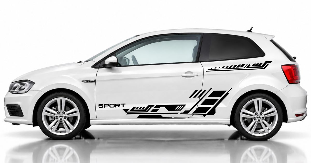 Auto Tuning in Schwarz auf einem weißen VW Polo