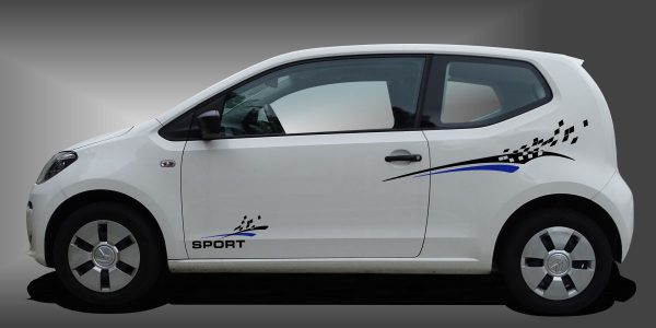 Autodekore Folie in Schwarz und Blau auf weißem VW UP