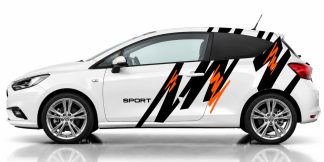Autotattoo in Schwarz und Orange auf einem weißen Opel Corsa