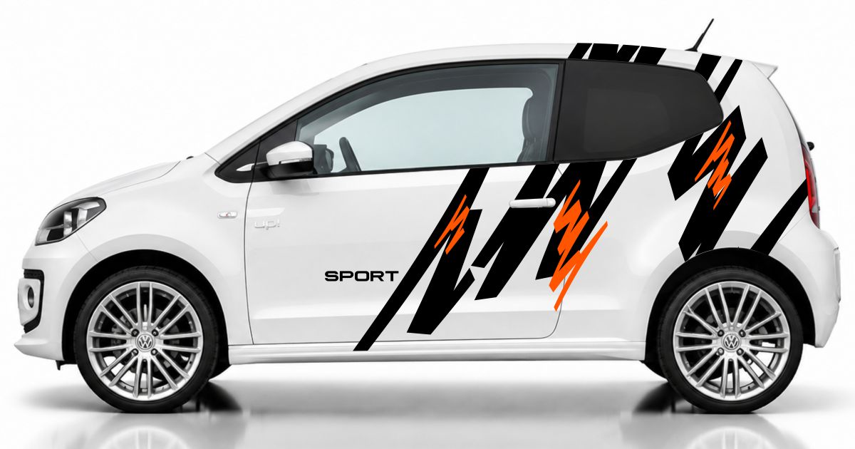 Autotattoo in Schwarz und Orange auf einem weißen VW UP