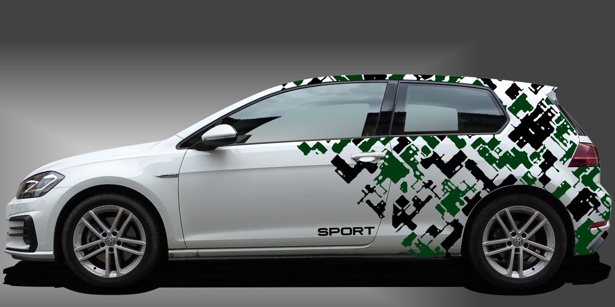 Camouflage Dekor in Schwarz und Dunkelgrün auf weißem VW Golf 7