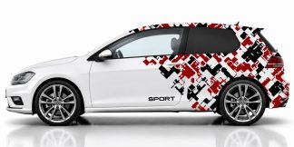 Camouflage Dekor in Schwarz und Dunkelrot auf einem weißen VW Golf 7