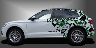 Camouflage Seitenstreifen in Schwarz und Dunkelgrün auf weißem Audi Q5