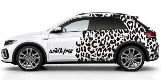 Camouflage Tuning in Schwarz auf einem weißen VW T-Roc