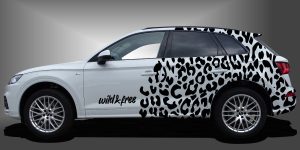 Camouflage Tuning als sportlicher und hammermäßiger Aufkleber in Schwarz auf weißem Audi Q5