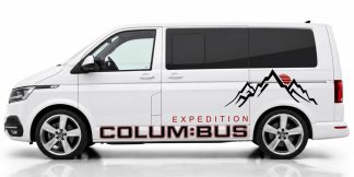 Camper Bus Aufkleber in Schwarz und Dunkelrot auf einem weißen VW T6