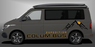 Camper Bus Aufkleber als sportlicher und markanter Autosticker in Schwarz und Dunkelgelb auf dunkelgrauem VW T6