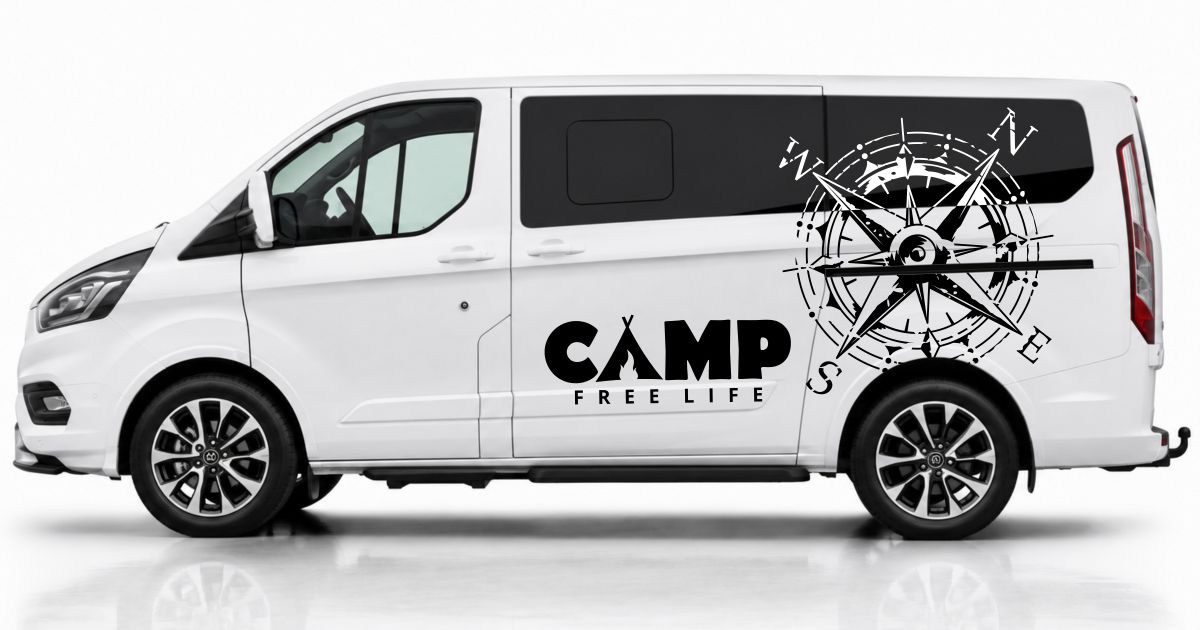 Camper Van Aufkleber in Schwarz und Weiss auf einem weißen Ford Tourneo Custom
