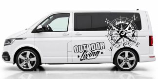 Camper Van Tuning in Schwarz und Weiss auf einem weißen VW T6