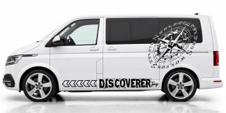 Campervan Tuning in Schwarz und Weiss auf einem weißen VW T6
