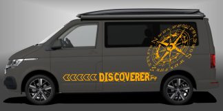 Campervan Tuning als sportlicher und fantastischer Carsticker in Dunkelgelb auf dunkelgrauem VW T6