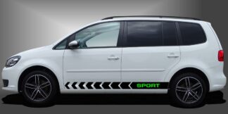 Car Sticker Autoaufkleber in Schwarz und Giftgrün auf weißem VW Touran