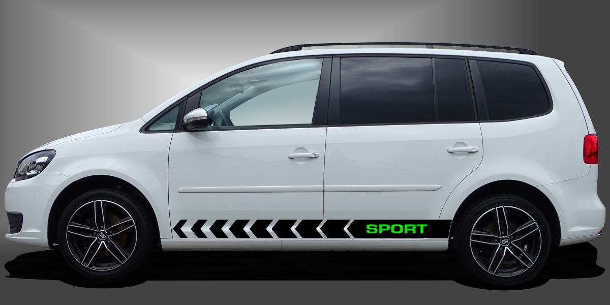 Car Sticker Autoaufkleber in Schwarz und Giftgrün auf weißem VW Touran