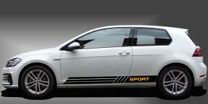 Car Sticker Seitenstreifen in Schwarz und Dunkelgelb auf weißem VW Golf 7