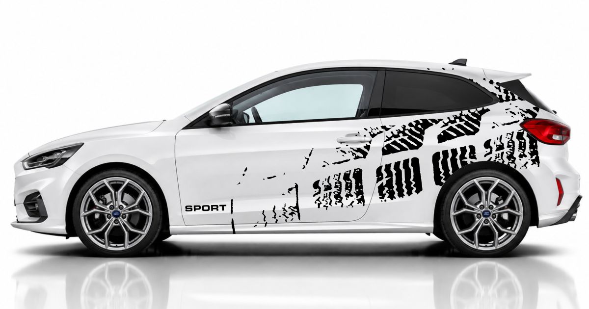 Car Styling in Schwarz auf einem weißen Ford Focus