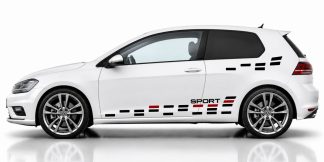 Car Tatoo in Schwarz und Dunkelrot auf einem weißen VW Golf 7