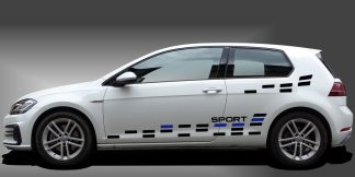Car Tatoo als sportlicher und außergewöhnlicher Zierstreifen in Schwarz und Blau auf weißem VW Golf 7