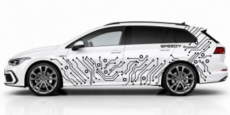 Car Tuning Sticker in Schwarz auf einem weißen Golf 8 Variant