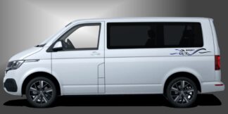 coole Aufkleber am Auto in Schwarz und Blau auf weißem VW T6