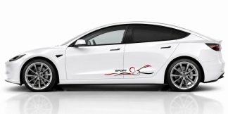 coole Auto Sticker in Schwarz und Dunkelrot auf einem weißen Tesla Model 3