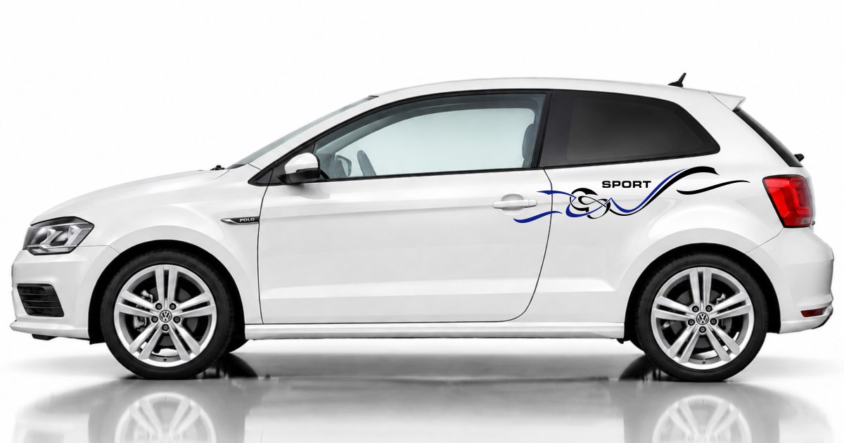 coole Klebestreifen in Schwarz und Blau auf einem weißen VW Polo