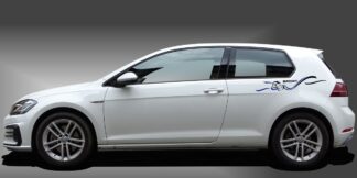 coole Sticker für Auto in Schwarz und Blau auf weißem VW Golf 7