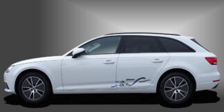 cooles Tattoo Auto in Schwarz und Blau auf weißem Audi A4 Avant