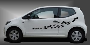 Dekorfolie Auto in Schwarz auf weißem VW UP