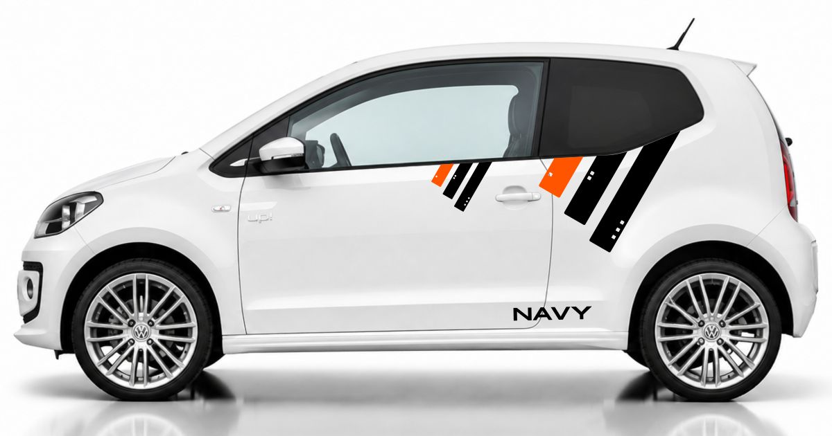 Design Folie in Schwarz und Orange auf einem weißen VW UP