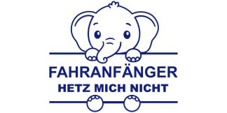 Fahranfänger Sticker als origineller und toller Autosticker in Dunkelblau auf weißer glatter Fläche