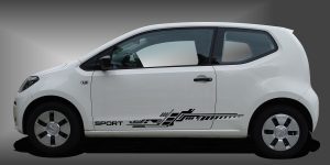 Folienaufkleber in Schwarz auf weißem VW UP
