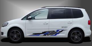 Foliendekor in Schwarz und Blau auf weißem VW Touran