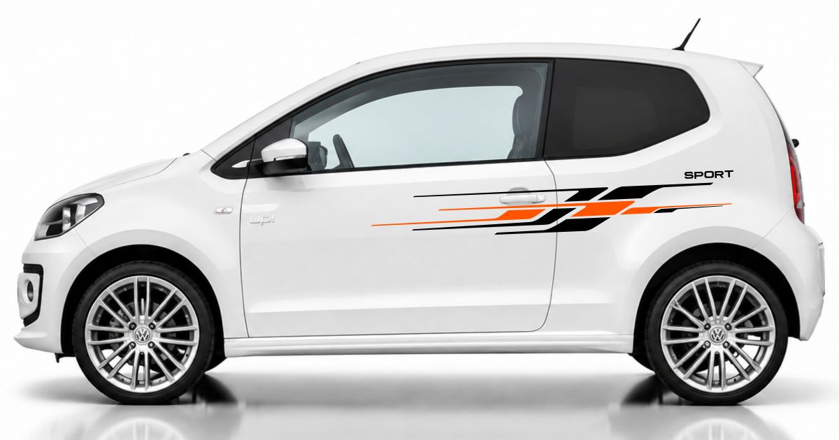 Foliendesign in Schwarz und Orange auf einem weißen VW UP