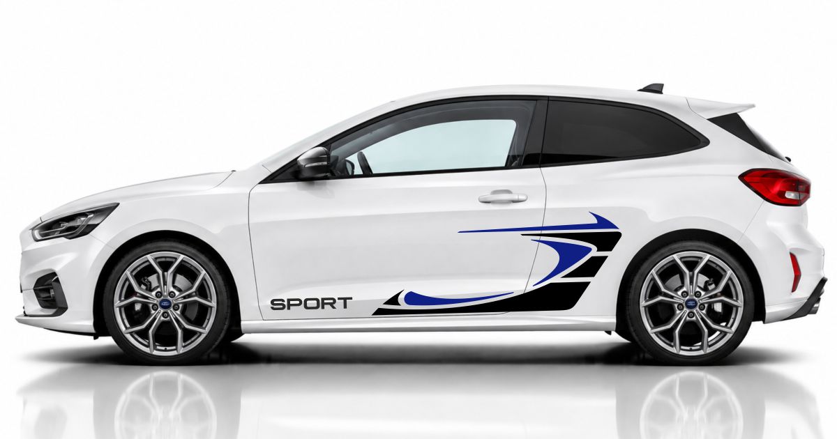 Golf Tuning in Schwarz und Blau auf einem weißen Ford Focus