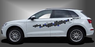 Karo Aufkleber in Schwarz und Blau auf weißem Audi Q5