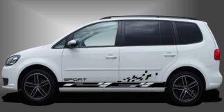 Karo Streifen in Schwarz auf weißem VW Touran