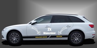 Karosseriestreifen am Auto in Schwarz und Gelb auf weißem Audi A4 Avant