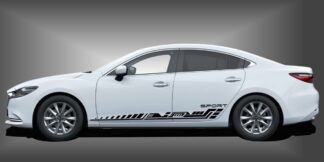 Klebestreifen in Schwarz auf weißem Mazda 6